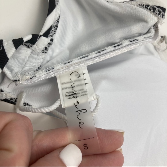NWT Cupshe Striped Cut Out One Piece Cheeky - Picture 11 of 11